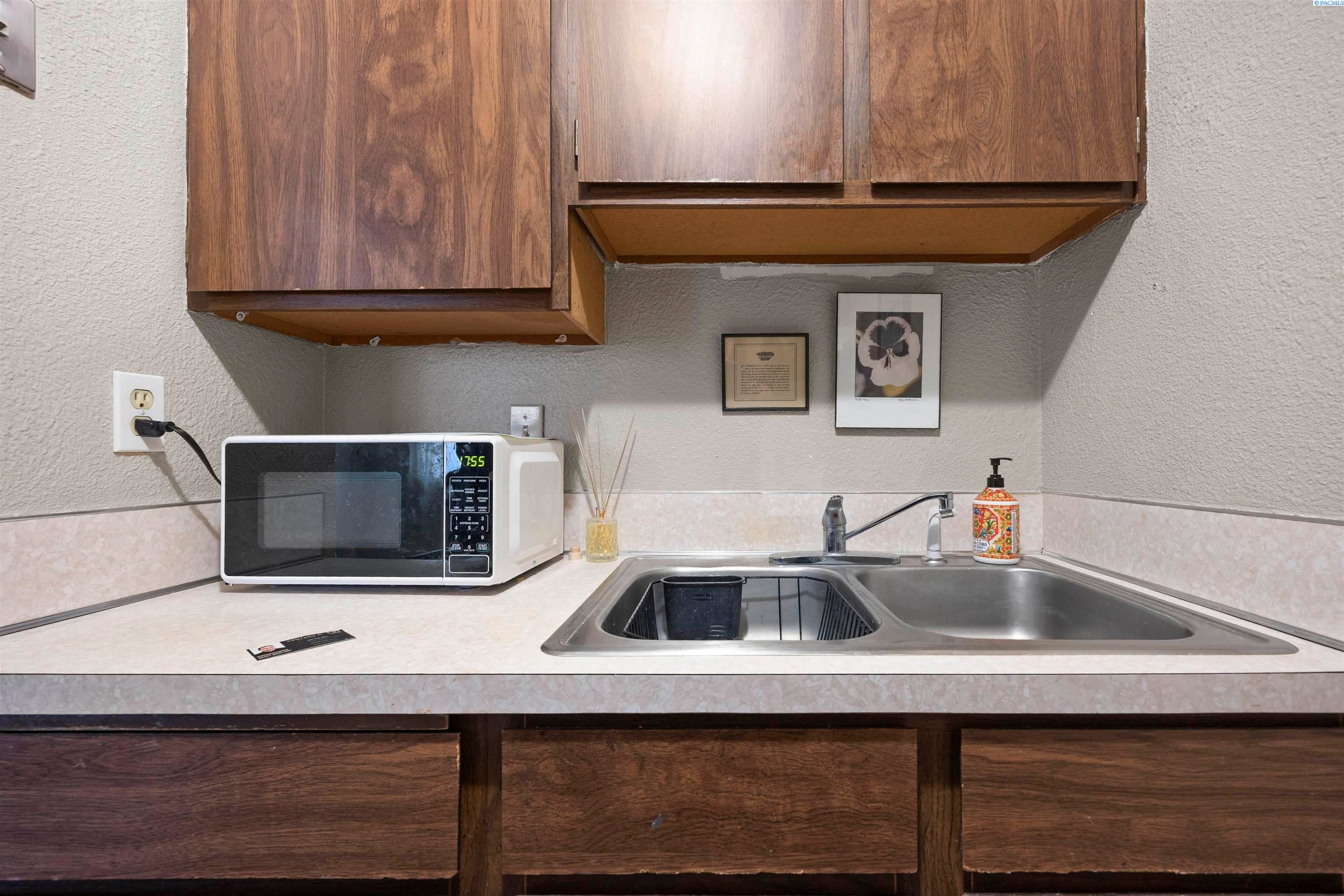 Zillah, Washington, 98953, United States, 9 Bedrooms Bedrooms, ,Residential,For Sale,2013273