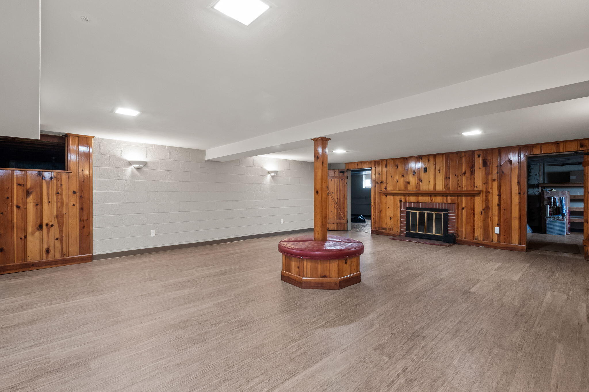 Detroit, Michigan, 48215, United States, 3 Bedrooms Bedrooms, ,4 BathroomsBathrooms,Residential,For Sale,1924310