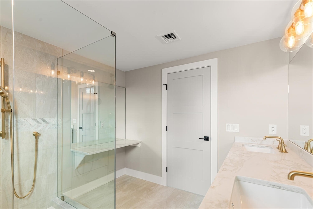 Waltham, Massachusetts, 02453, United States, 4 Bedrooms Bedrooms, ,4 BathroomsBathrooms,Residential,For Sale,1997140