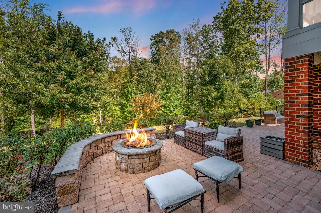 Fredericksburg, Virginia, 22406, United States, 5 Bedrooms Bedrooms, ,6 BathroomsBathrooms,Residential,For Sale,1981857