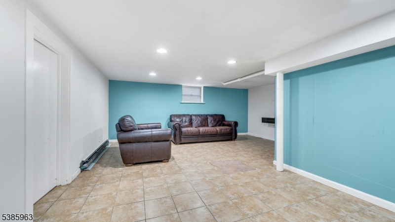 Livingston Twp., New Jersey, 07039, United States, 2 Bedrooms Bedrooms, ,2 BathroomsBathrooms,Residential,For Sale,1951171