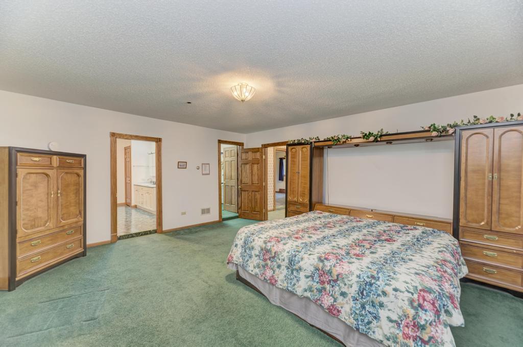 Keeneyville, Illinois, 60172, United States, 4 Bedrooms Bedrooms, ,4 BathroomsBathrooms,Residential,For Sale,1995437