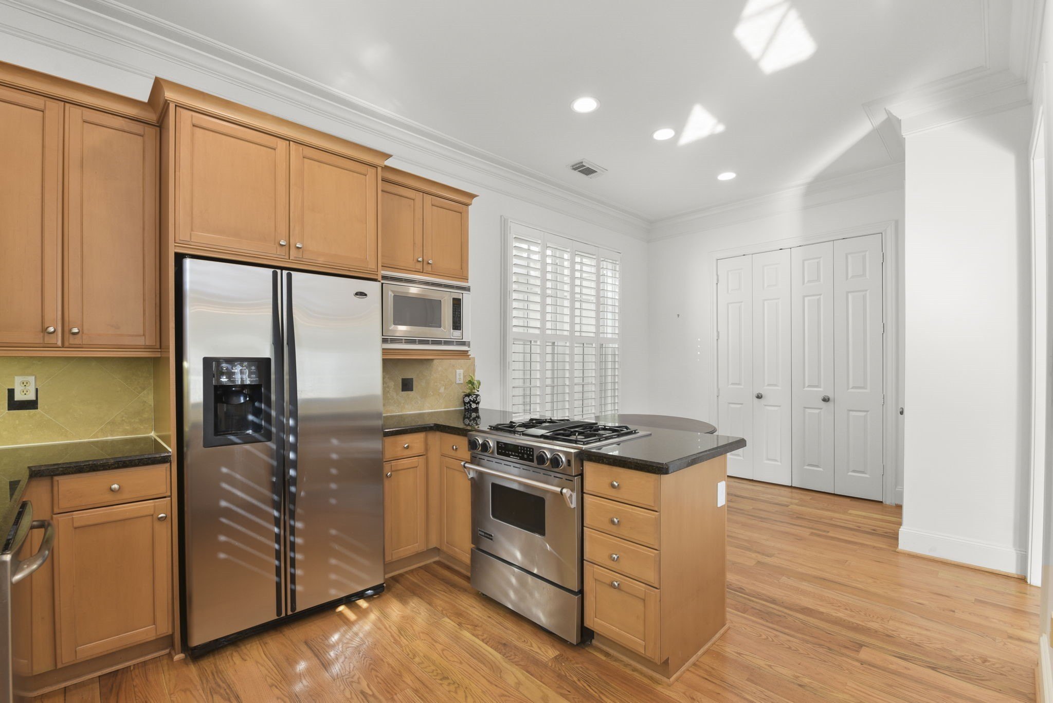 Houston, Texas, 77019, United States, 3 Bedrooms Bedrooms, ,4 BathroomsBathrooms,Residential,For Sale,1984299