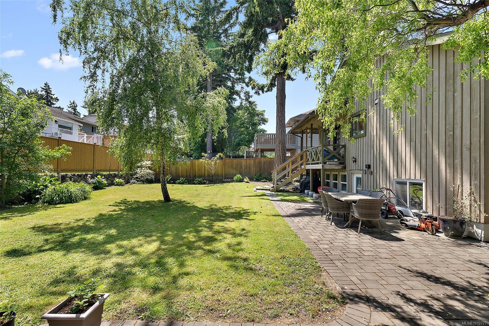 VIEW ROYAL, British Columbia, V9B 6N7, CA, 5 Bedrooms Bedrooms, ,Residential,For Sale,1951218