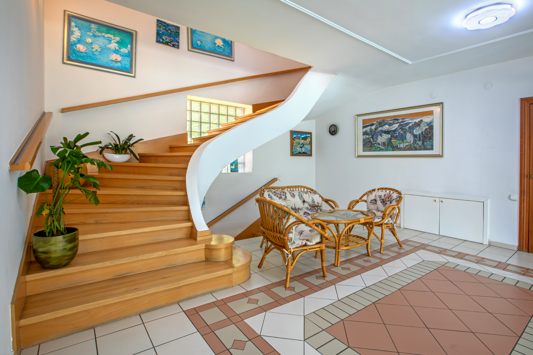  Exceptional Family Residence in an Elegant Residential Enclave of Budapest’s 16t - 物件實景