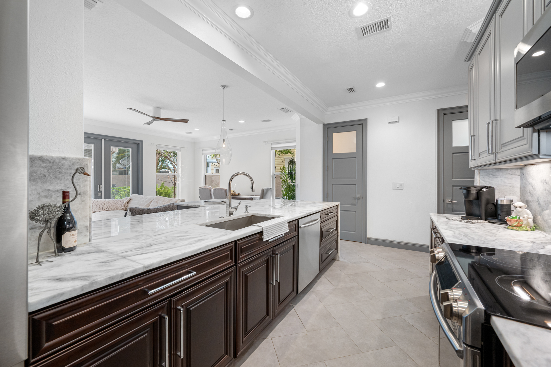 St Petersburg, Florida, 33701, United States, 3 Bedrooms Bedrooms, ,3 BathroomsBathrooms,Residential,For Sale,1979371