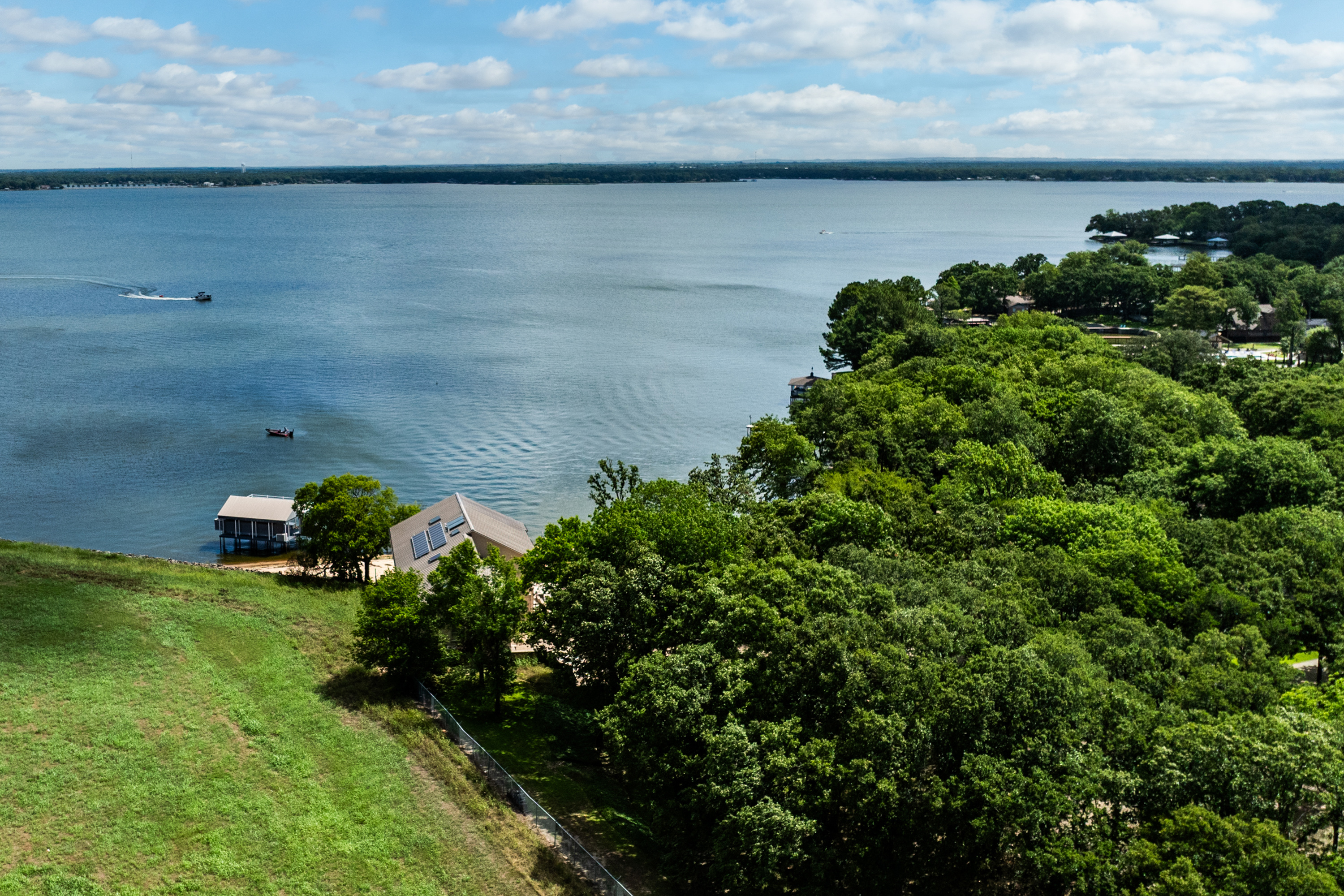 Waterfront Compound on 3.746 Acres at Cedar Creek Lake - 物件實景