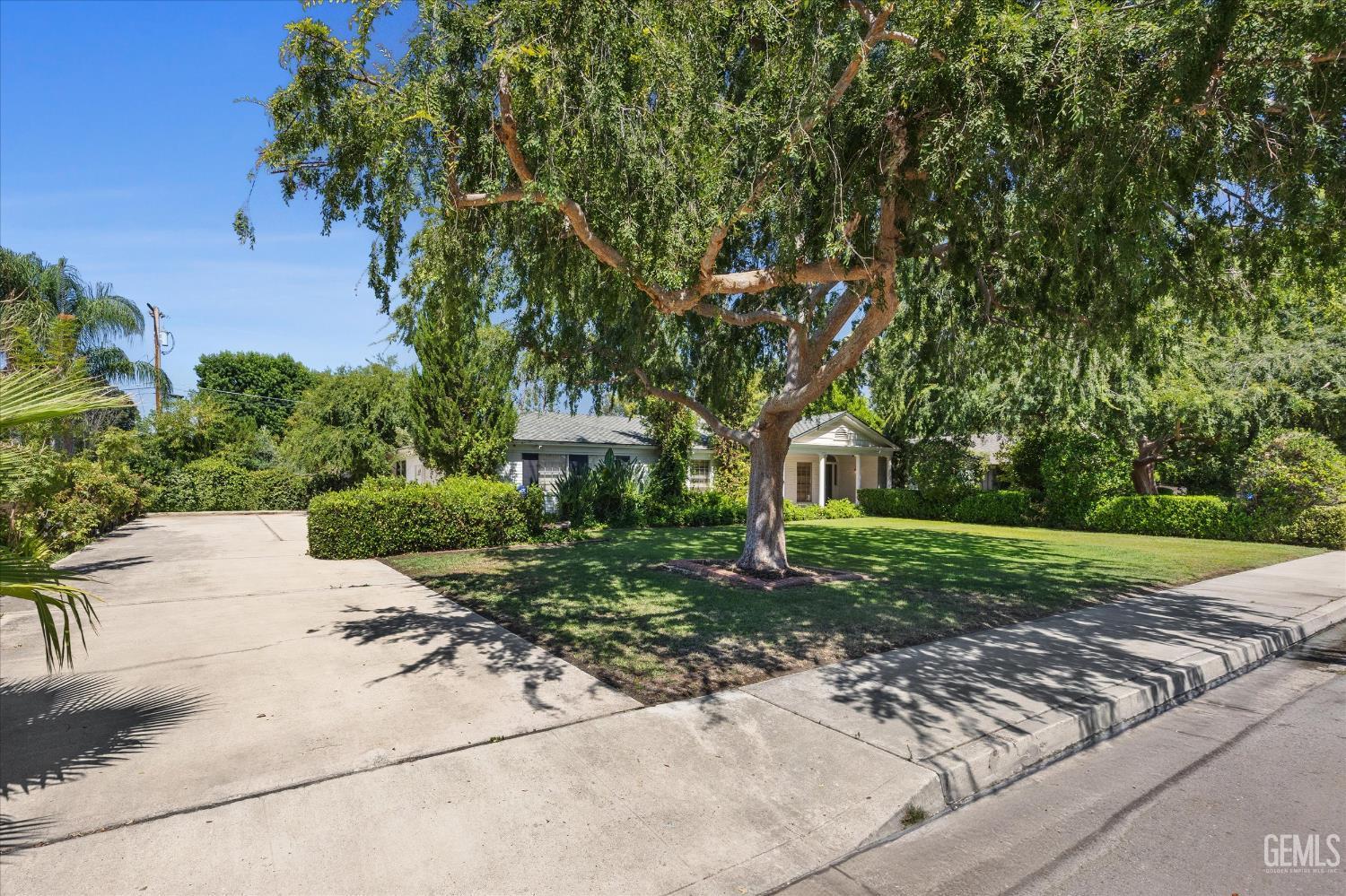 Shafter, California, 93263, United States, 5 Bedrooms Bedrooms, ,4 BathroomsBathrooms,Residential,For Sale,1896339