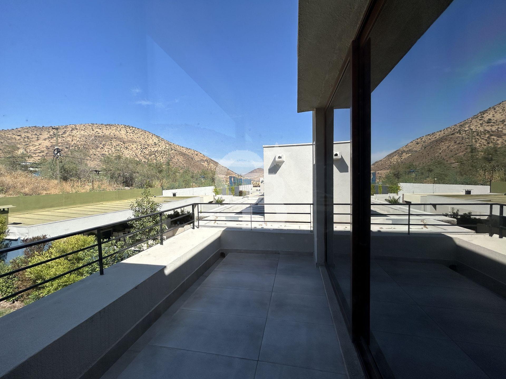 Colina, Chile, 4 Bedrooms Bedrooms, ,5 BathroomsBathrooms,Residential,For Sale,1991105