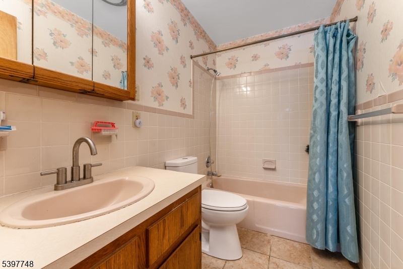 Rockaway Twp., New Jersey, 07866, United States, 4 Bedrooms Bedrooms, ,4 BathroomsBathrooms,Residential,For Sale,1994674
