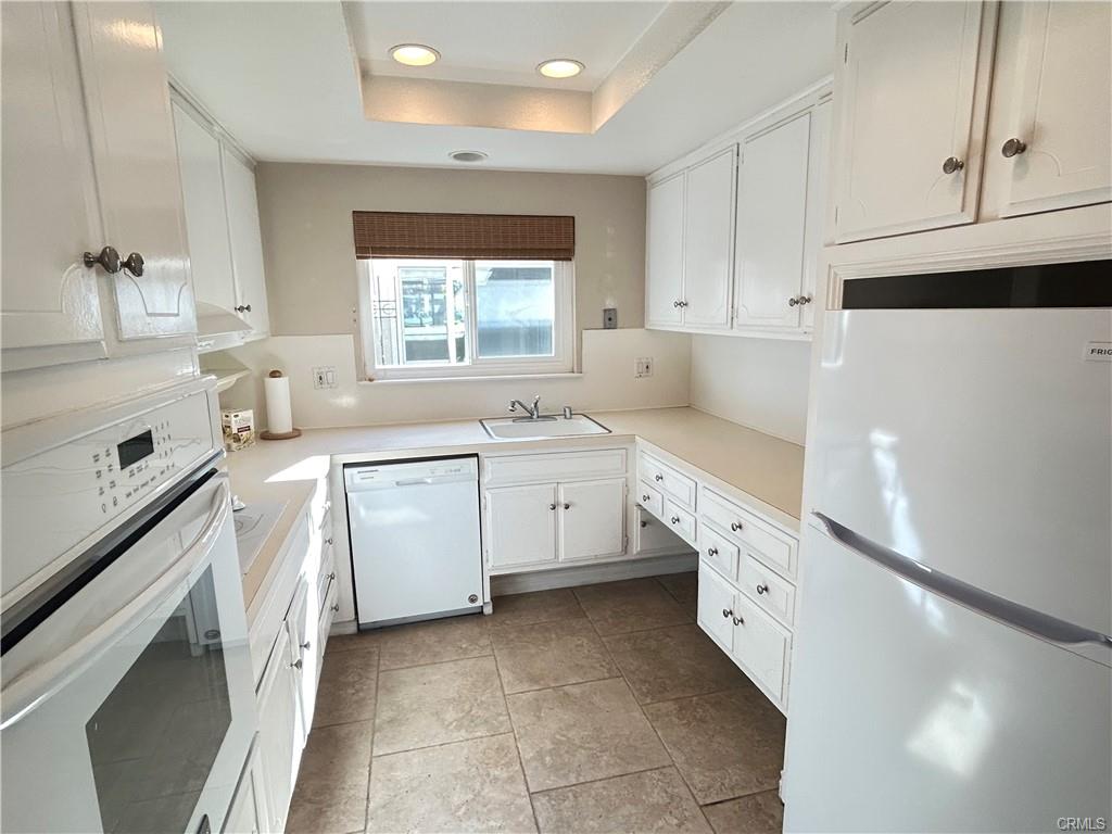 Laguna Woods, California, 92637, United States, 2 Bedrooms Bedrooms, ,1 BathroomBathrooms,Residential,For Sale,2010808