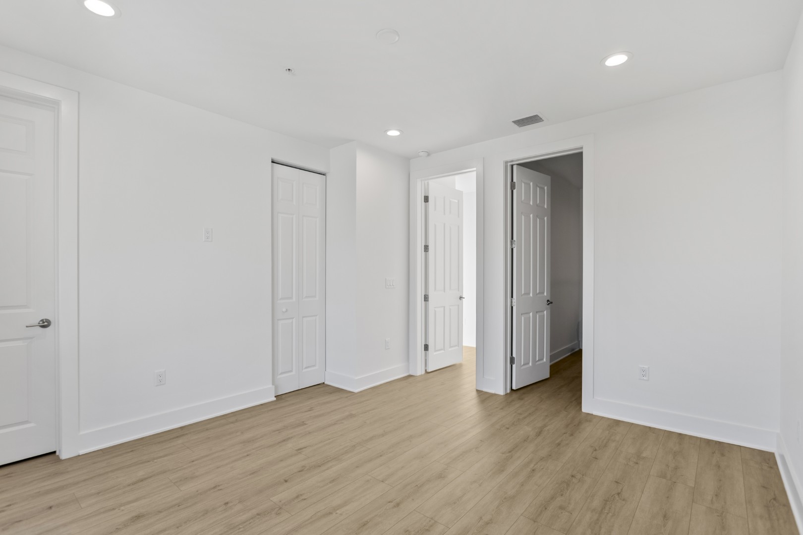 Madeira Beach, Florida, 33708, United States, 5 Bedrooms Bedrooms, ,4 BathroomsBathrooms,Residential,For Sale,1810583