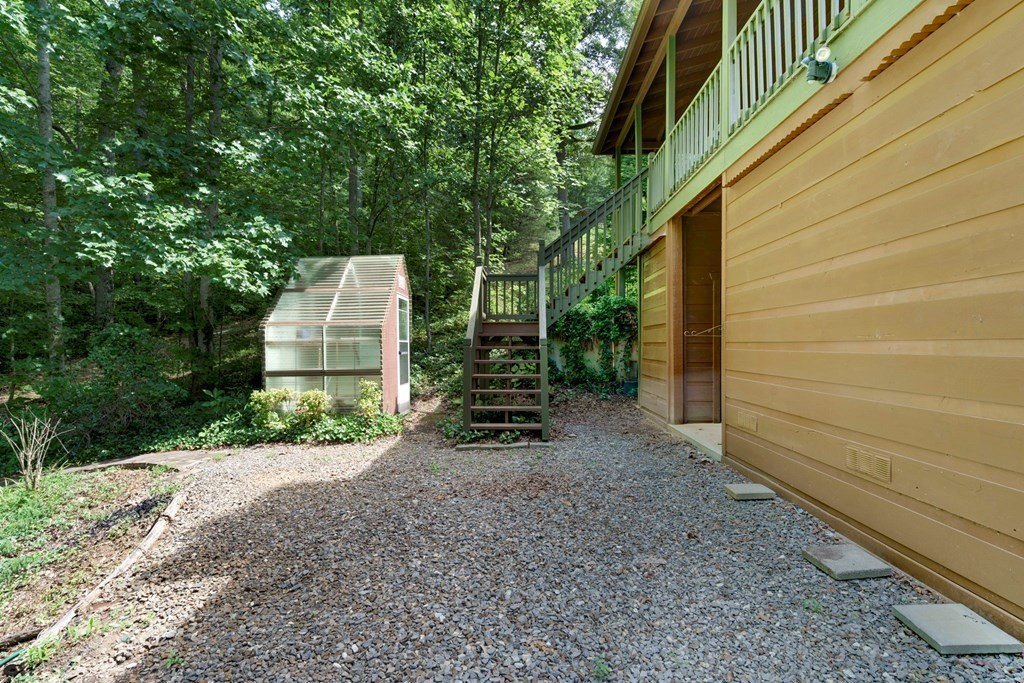 Hiawassee, Georgia, 30546, United States, 2 Bedrooms Bedrooms, ,3 BathroomsBathrooms,Residential,For Sale,1920293