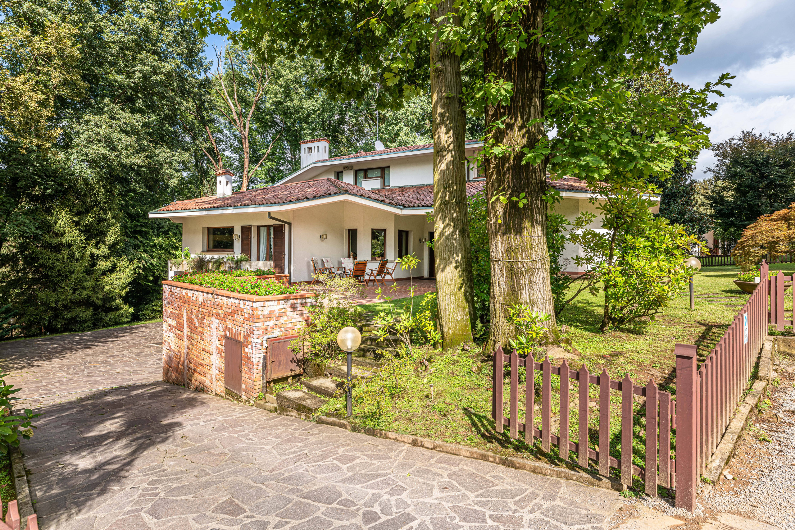 Lesmo, Monza e Brianza, 20050, IT, 6 Bedrooms Bedrooms, ,7 BathroomsBathrooms,Residential,For Sale,1940972