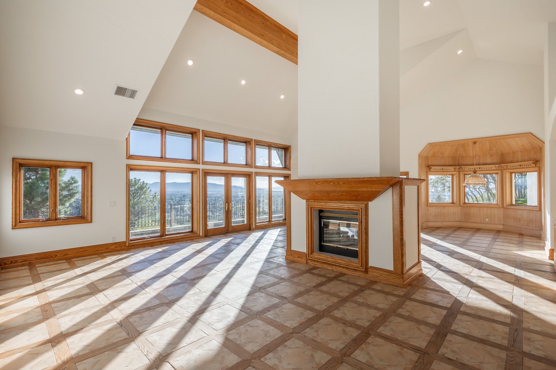  European Estate with Huge Views of the Valley - 物件實景