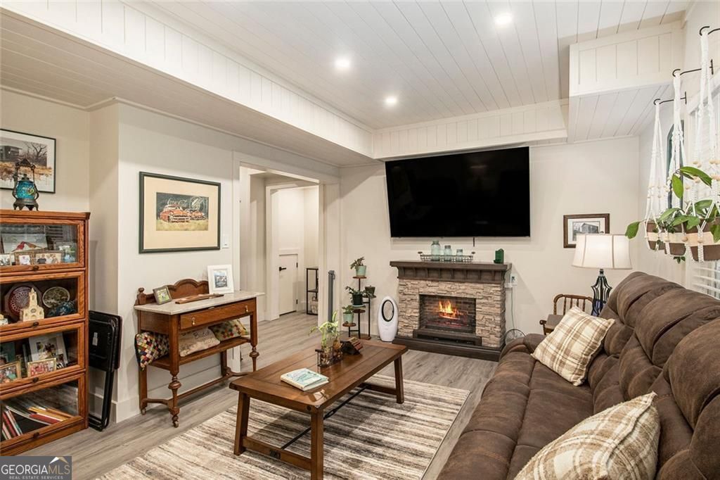 Flowery Branch, Georgia, 30542, United States, 5 Bedrooms Bedrooms, ,4 BathroomsBathrooms,Residential,For Sale,1914640