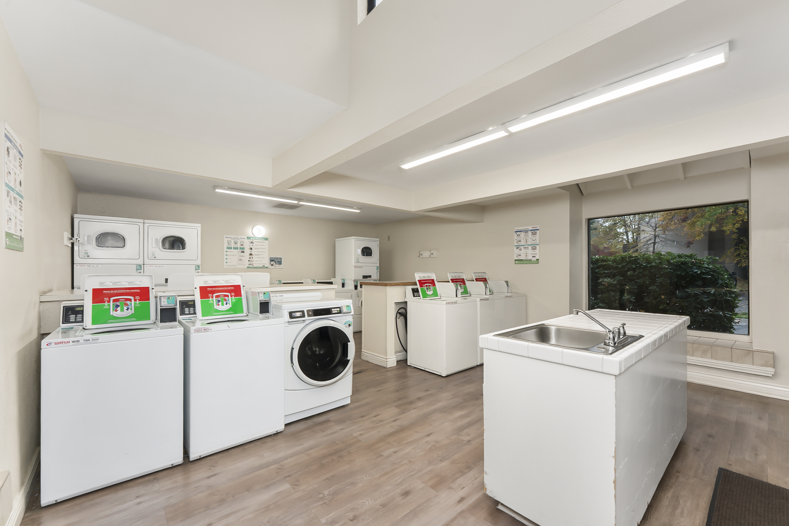  709 Woodside Lane East #2, Sacramento, CA 95825 - 物件實景