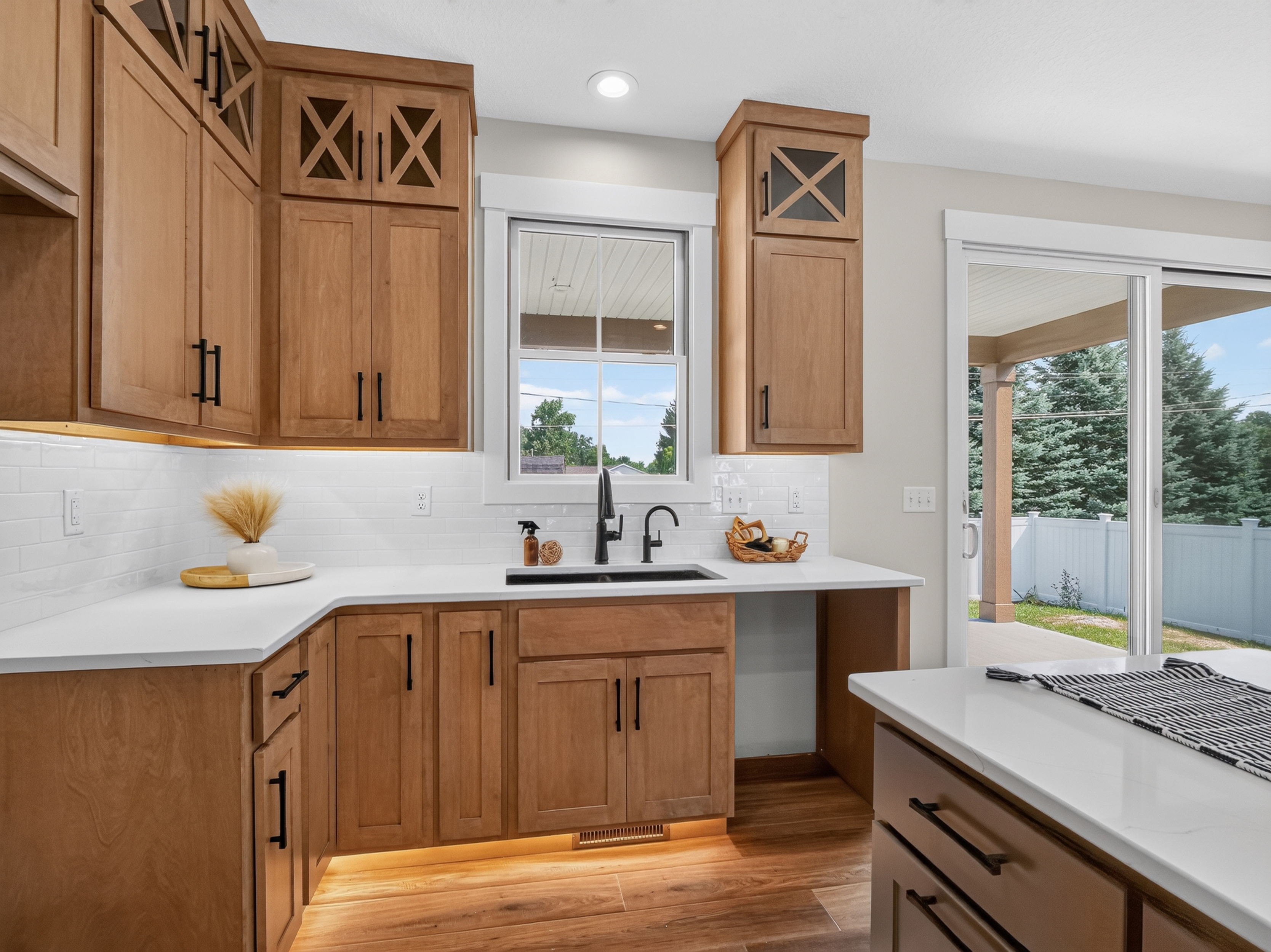  Modern Farmhouse w/ High-End Finishes - 物件實景