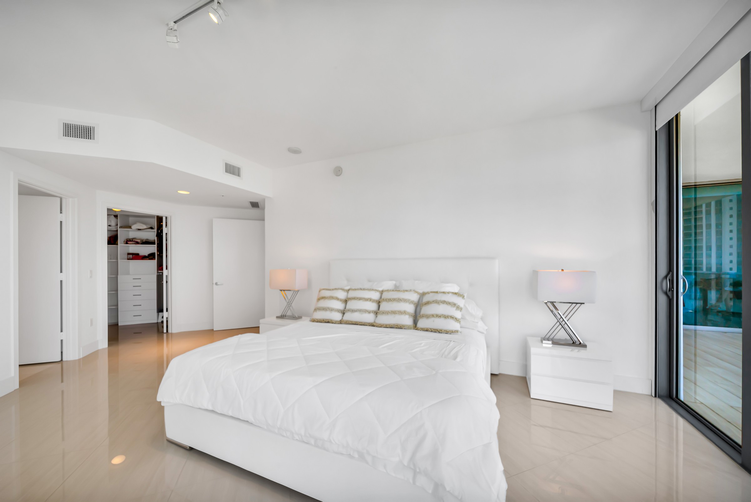  17301 Biscayne Blvd, North Miami Beach, FL, 33160 - 物件實景