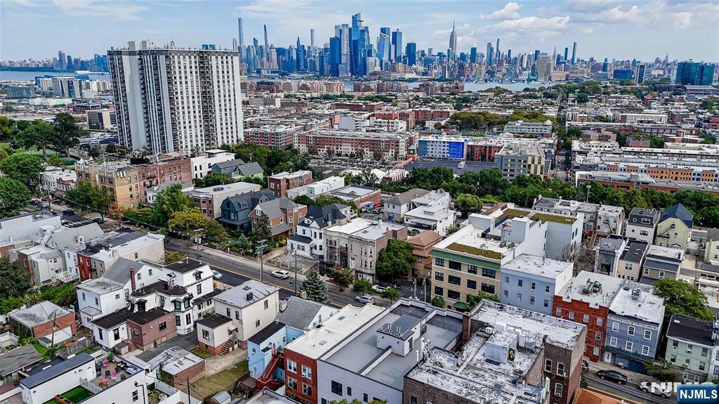 Jersey City, New Jersey, 07307, United States, 3 Bedrooms Bedrooms, ,2 BathroomsBathrooms,Residential,For Sale,1947058