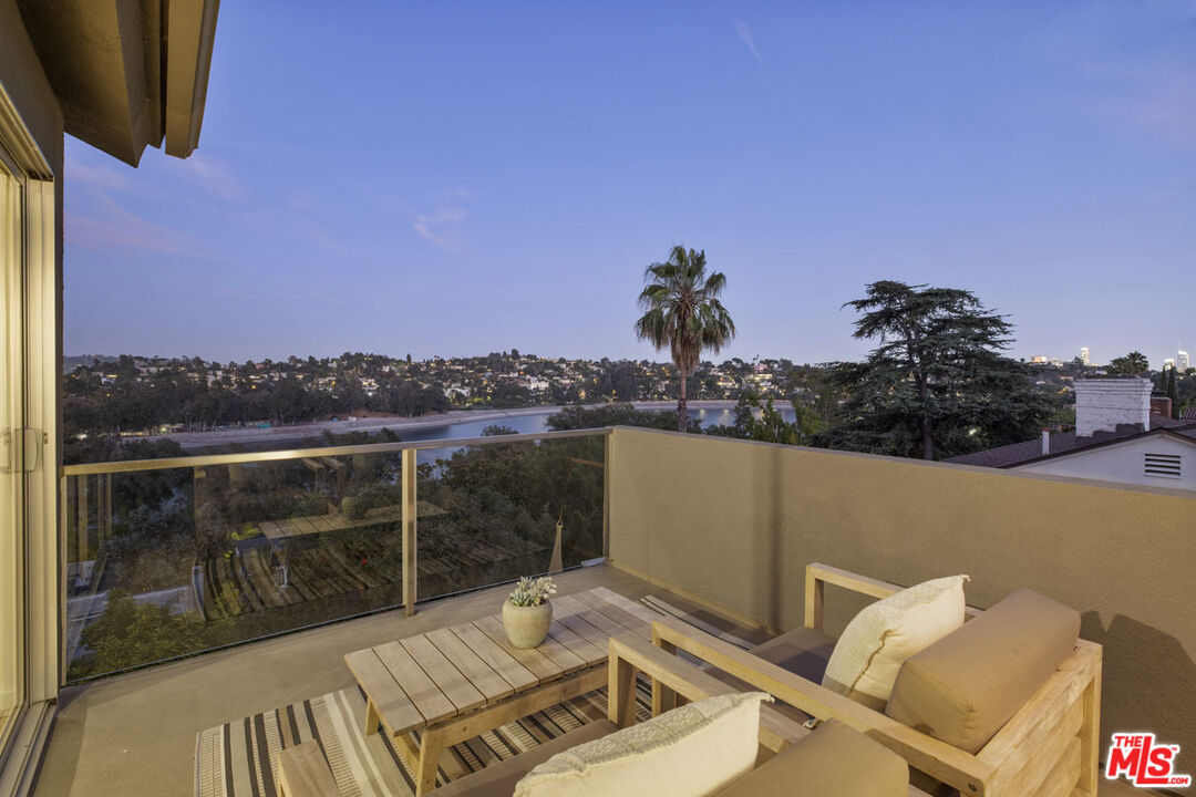 Los Angeles, California, 90039, United States, 3 Bedrooms Bedrooms, ,4 BathroomsBathrooms,Residential,For Sale,1934382