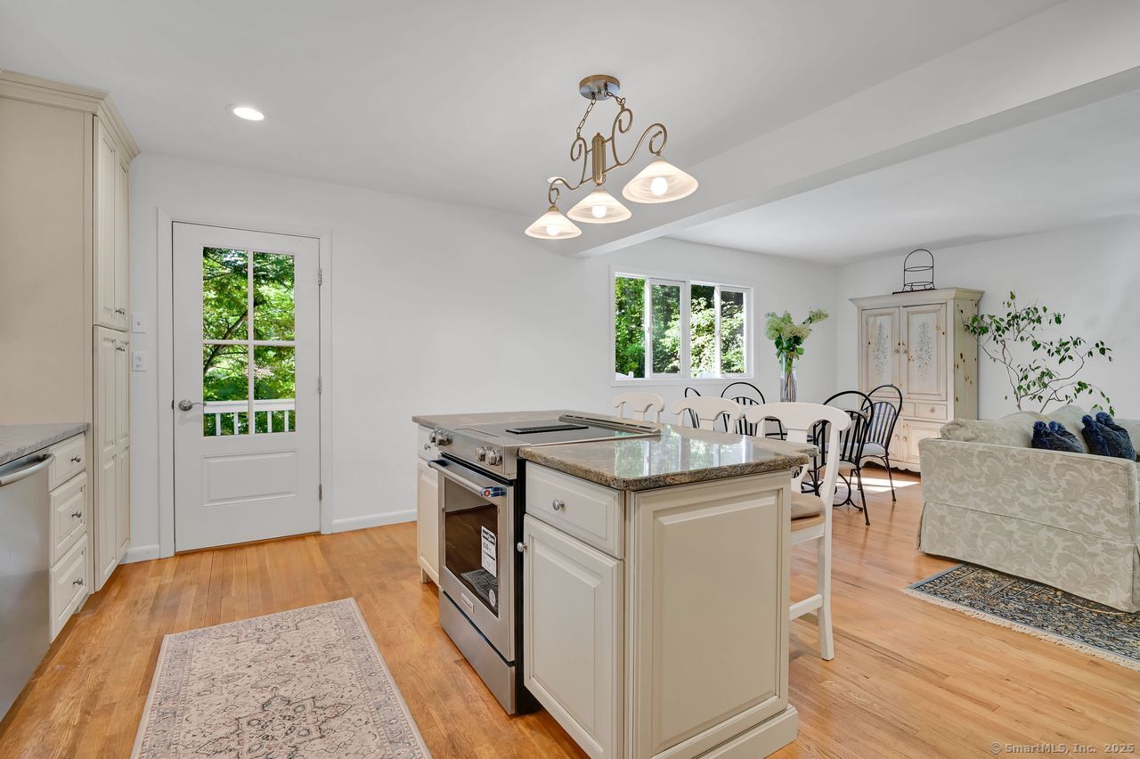 Newtown, Connecticut, 06470, United States, 3 Bedrooms Bedrooms, ,2 BathroomsBathrooms,Residential,For Sale,1941987