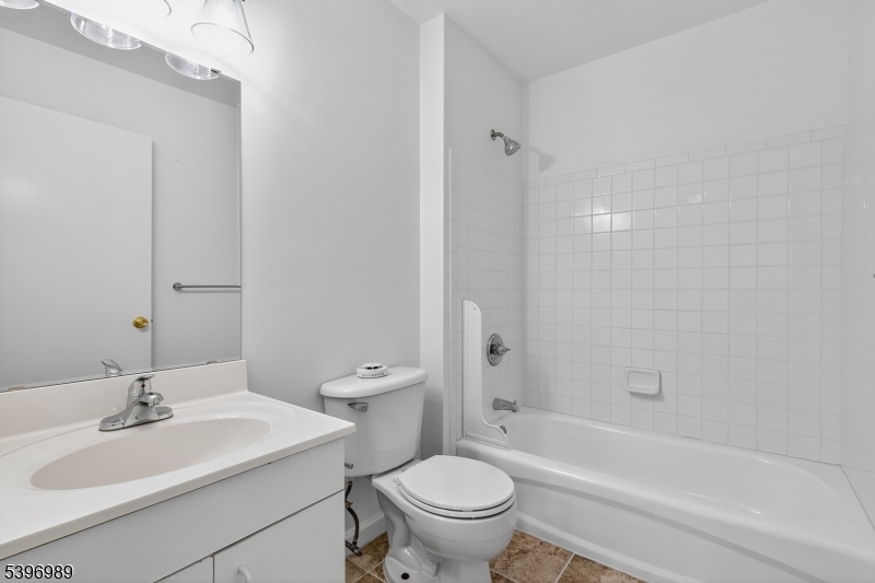 Franklin Twp., New Jersey, 08873, United States, 2 Bedrooms Bedrooms, ,3 BathroomsBathrooms,Residential,For Sale,1993021