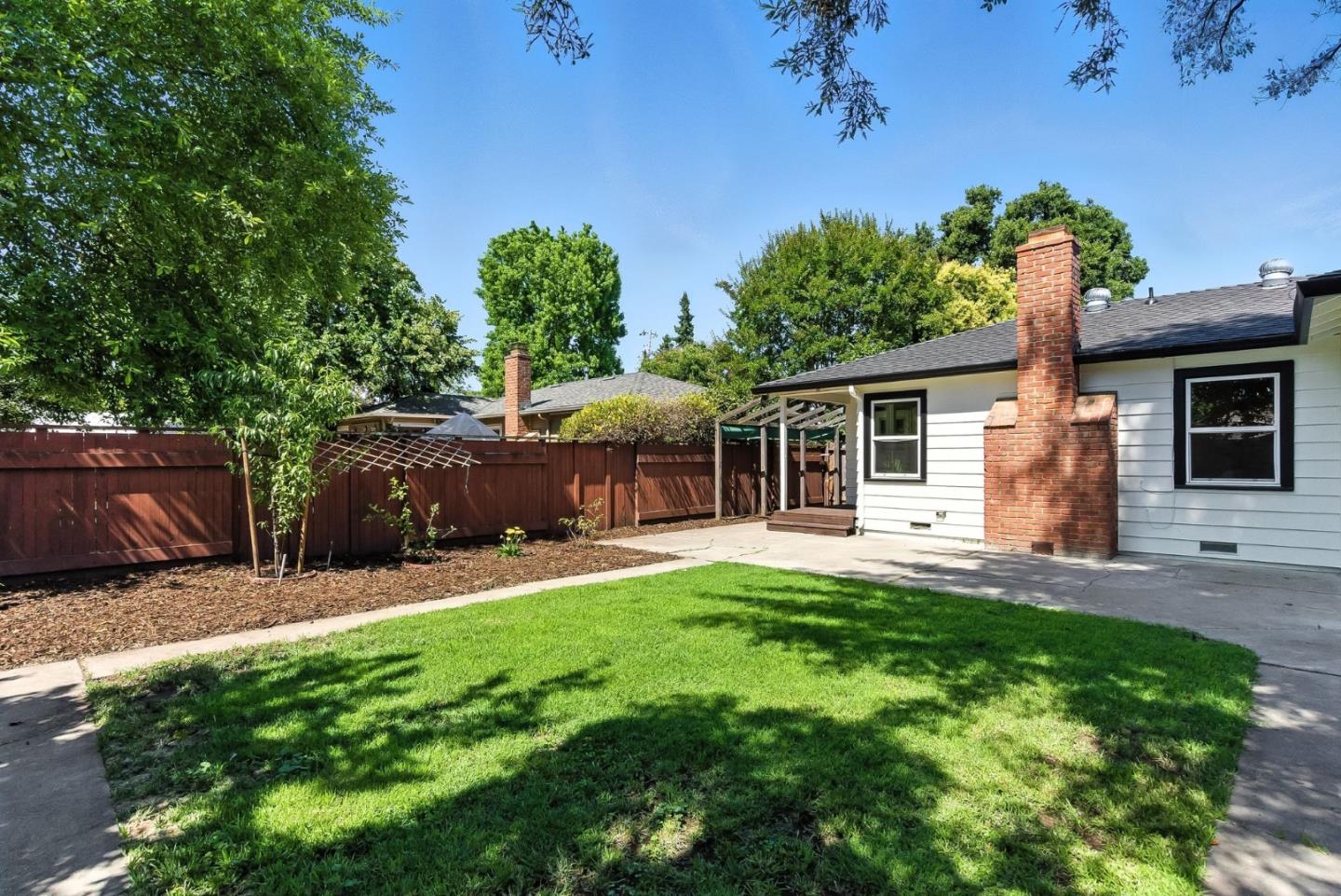 Redwood City, California, 94063, United States, 2 Bedrooms Bedrooms, ,1 BathroomBathrooms,Residential,For Sale,1885449