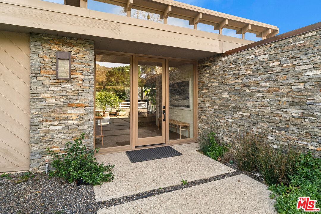 Calabasas, California, 91302, United States, 3 Bedrooms Bedrooms, ,2 BathroomsBathrooms,Residential,For Sale,1723181