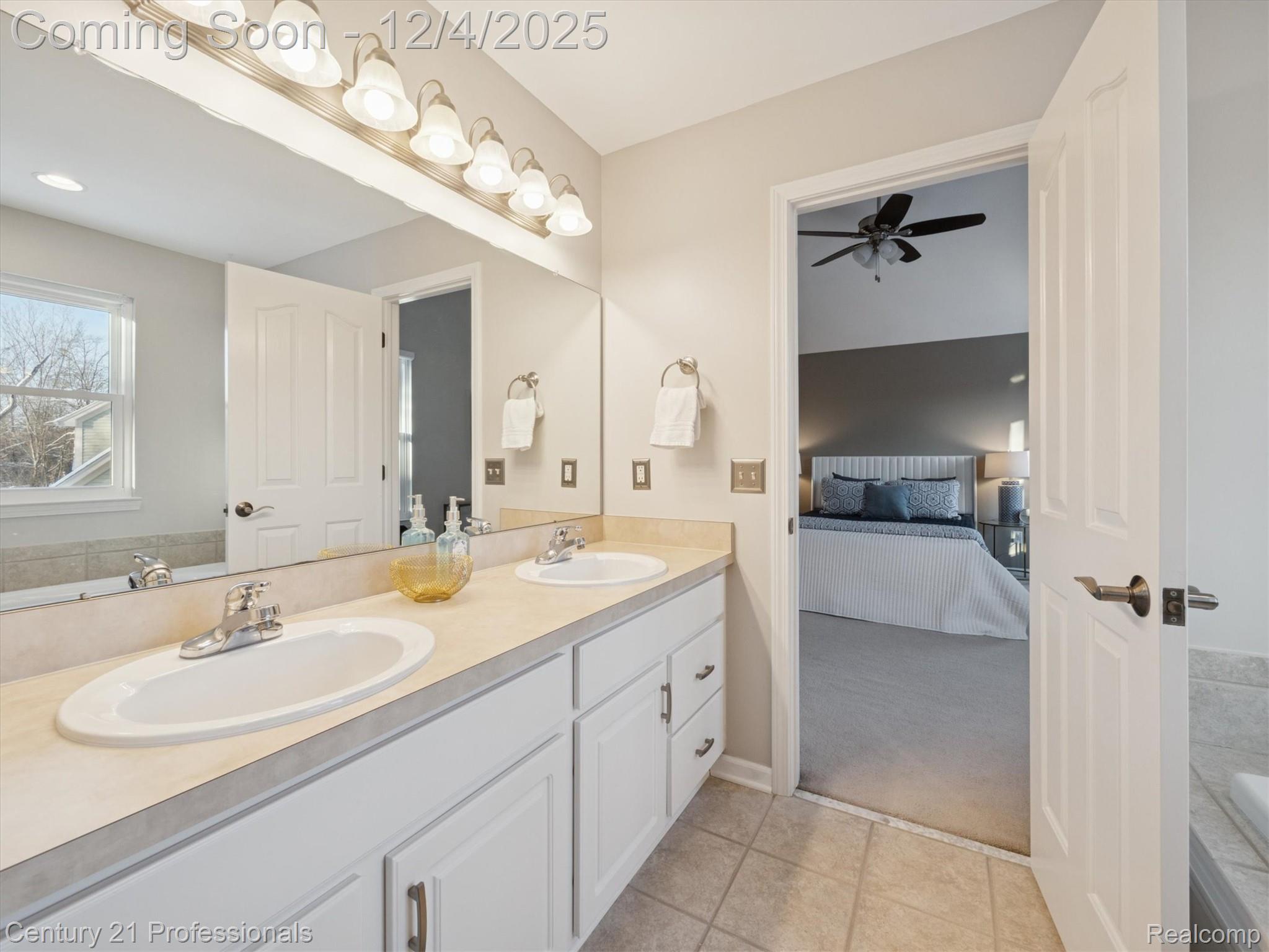 Orion, Michigan, 48360, United States, 4 Bedrooms Bedrooms, ,4 BathroomsBathrooms,Residential,For Sale,2001208