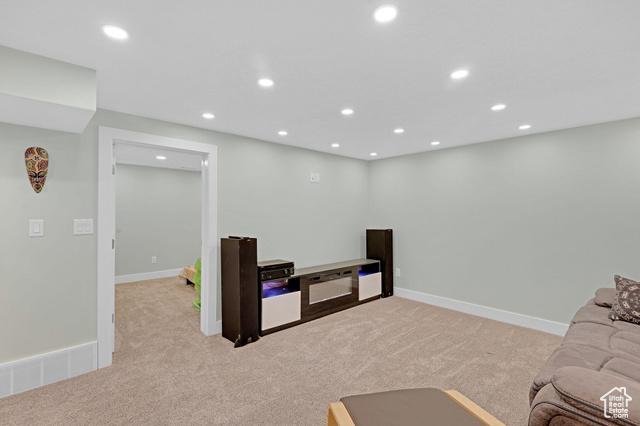 Murray, Utah, 84107, United States, 5 Bedrooms Bedrooms, ,3 BathroomsBathrooms,Residential,For Sale,1943012