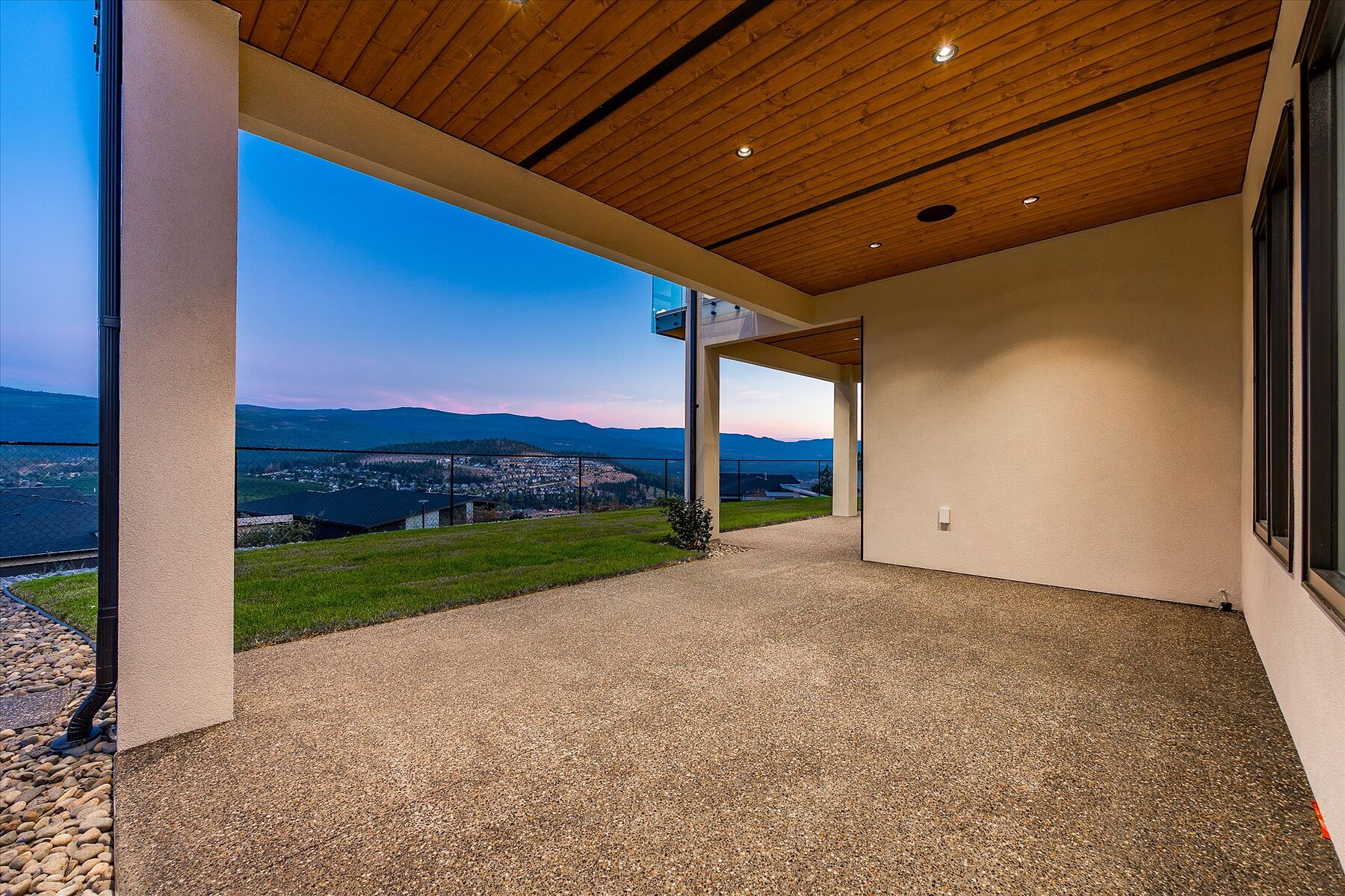  Spacious Modern Build - 物件實景