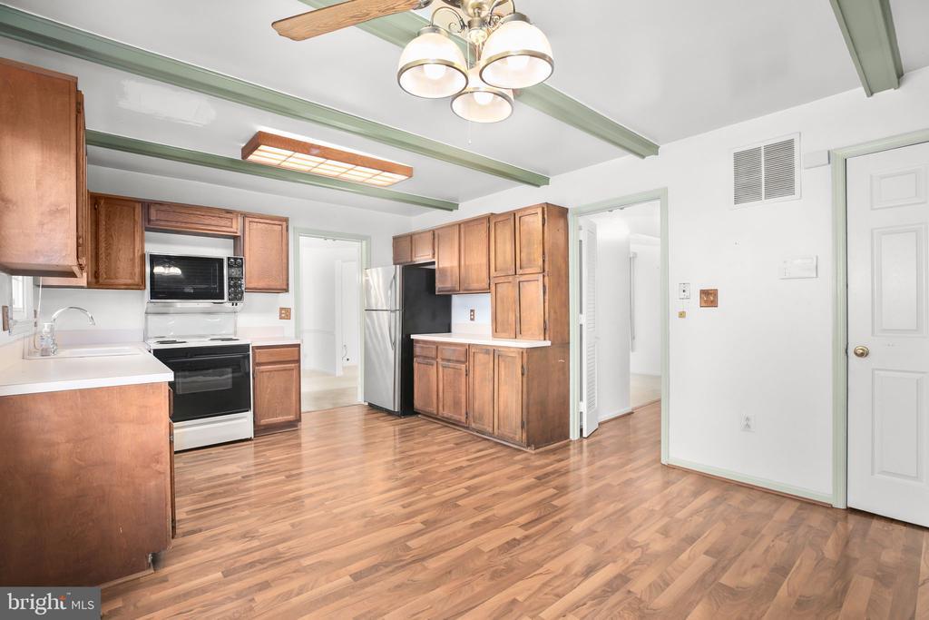 Springfield, Virginia, 22153, United States, 4 Bedrooms Bedrooms, ,4 BathroomsBathrooms,Residential,For Sale,1992836