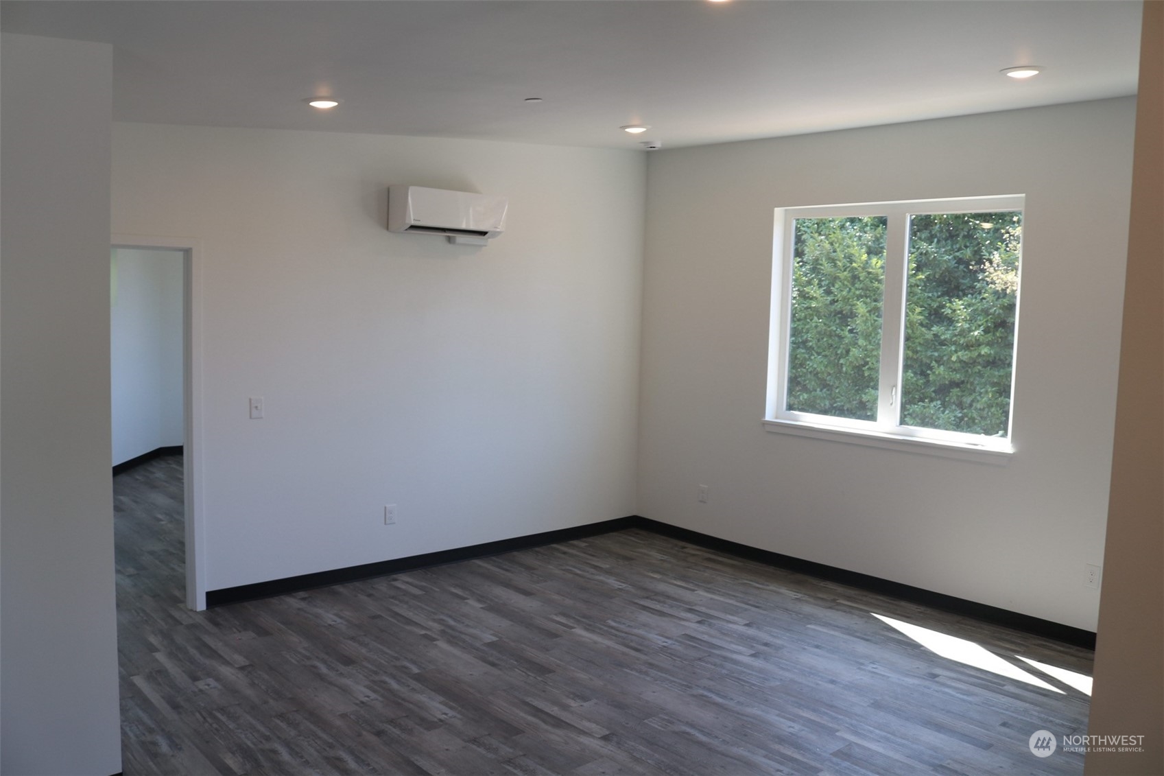 Seattle, Washington, 98108, United States, ,Residential,For Sale,1824067