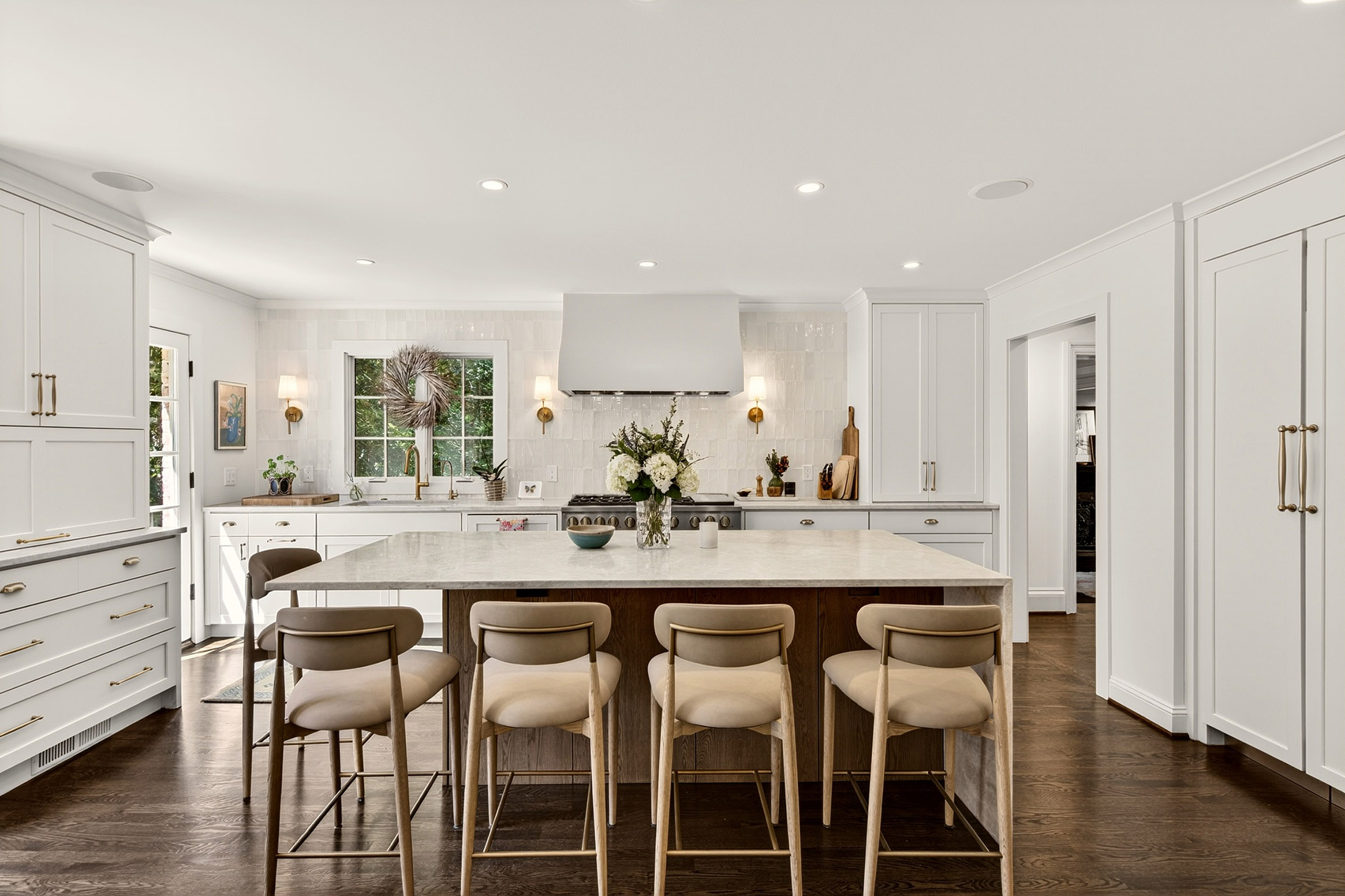  Exceptional Estate with Pool Nestled on 2+/- Private Acres Near Chastain Park - 物件實景