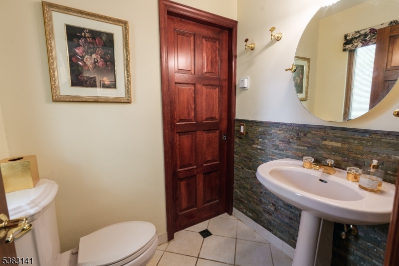Kinnelon Boro, New Jersey, 07405, United States, 4 Bedrooms Bedrooms, ,4 BathroomsBathrooms,Residential,For Sale,1941980