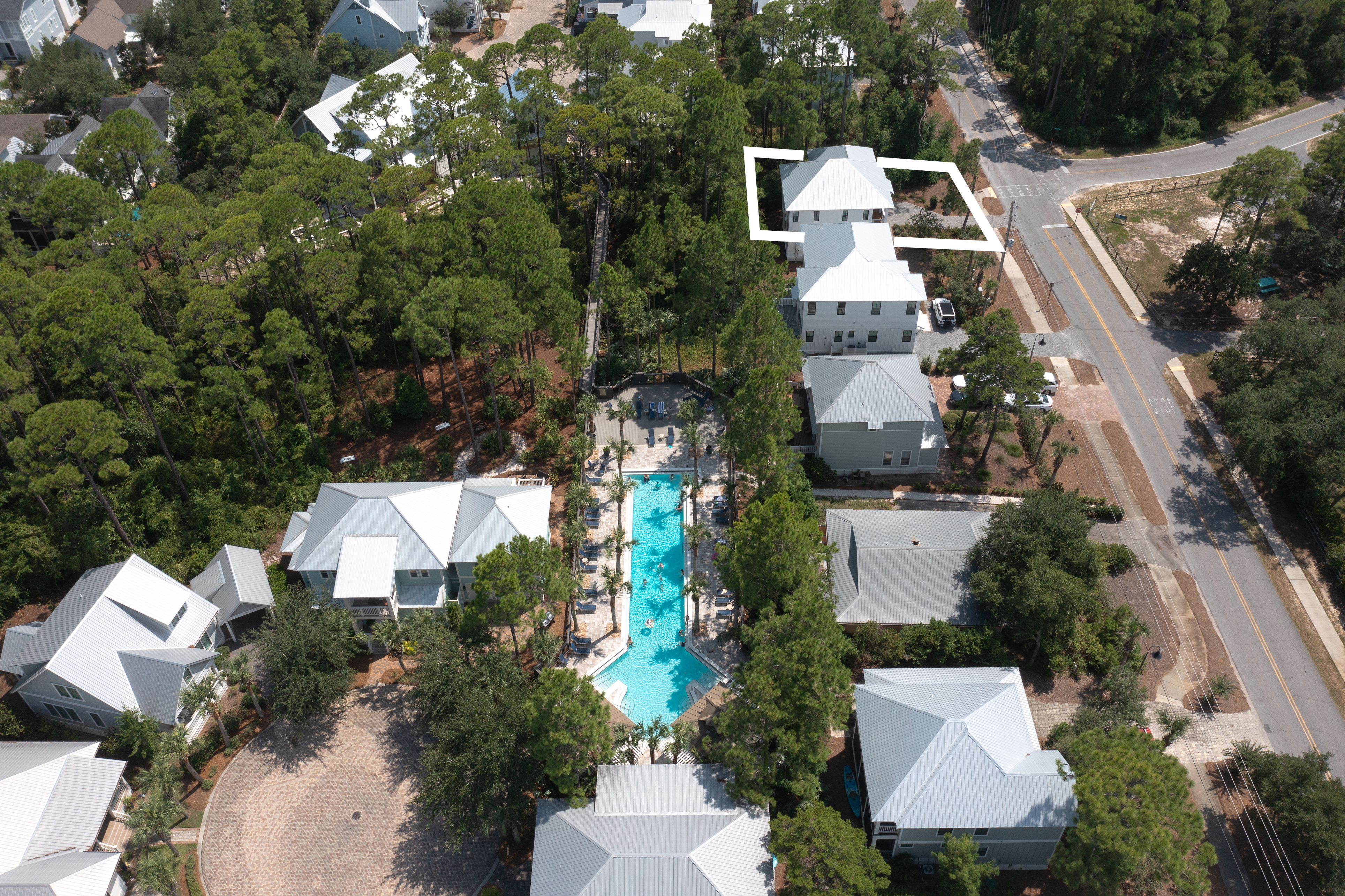  Turnkey Coastal Luxury Across From Eastern Lake And Steps To The Gulf - 物件實景