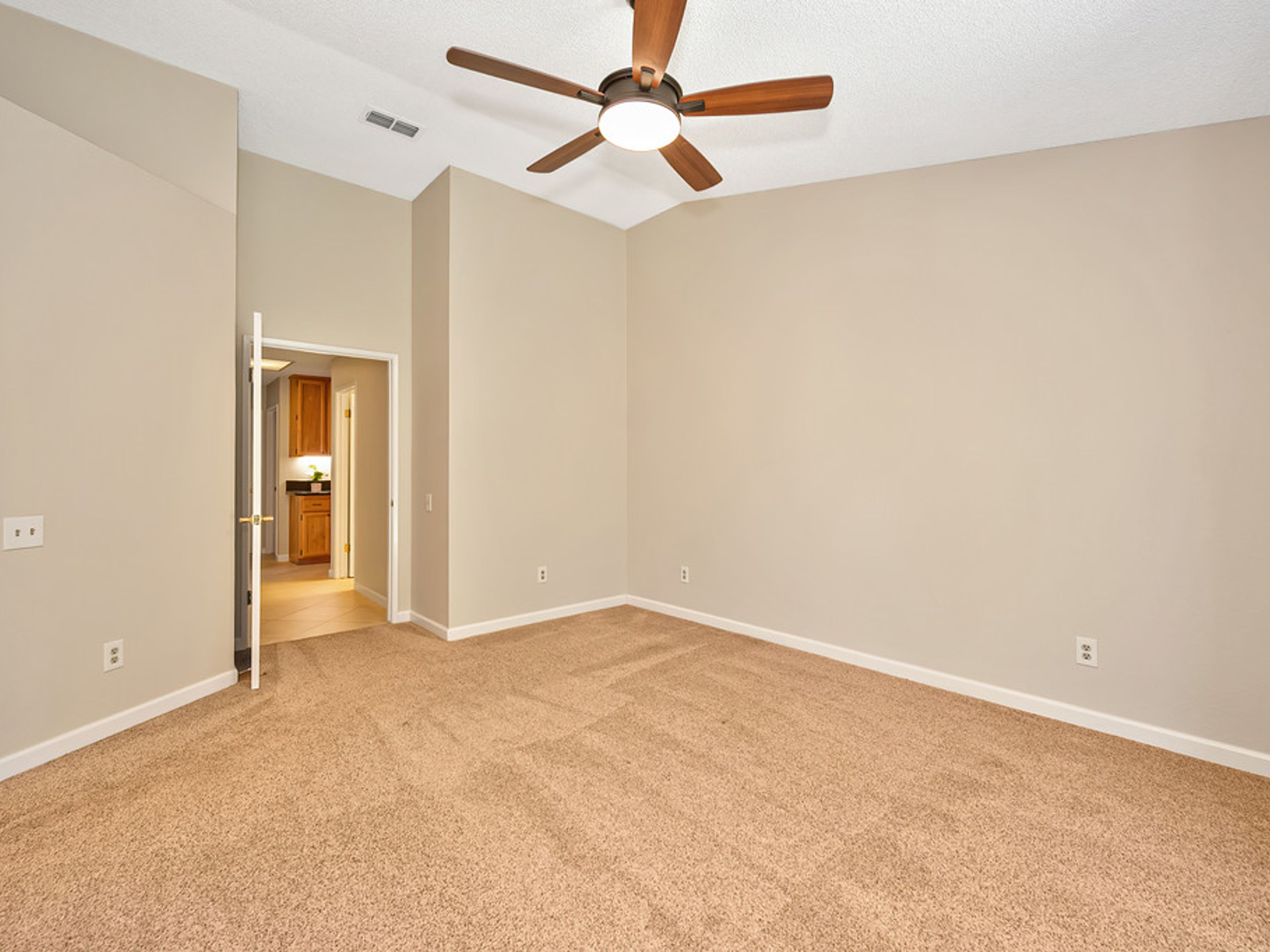  2712 Stoughton Way, Sacramento, CA 95827 - 物件實景