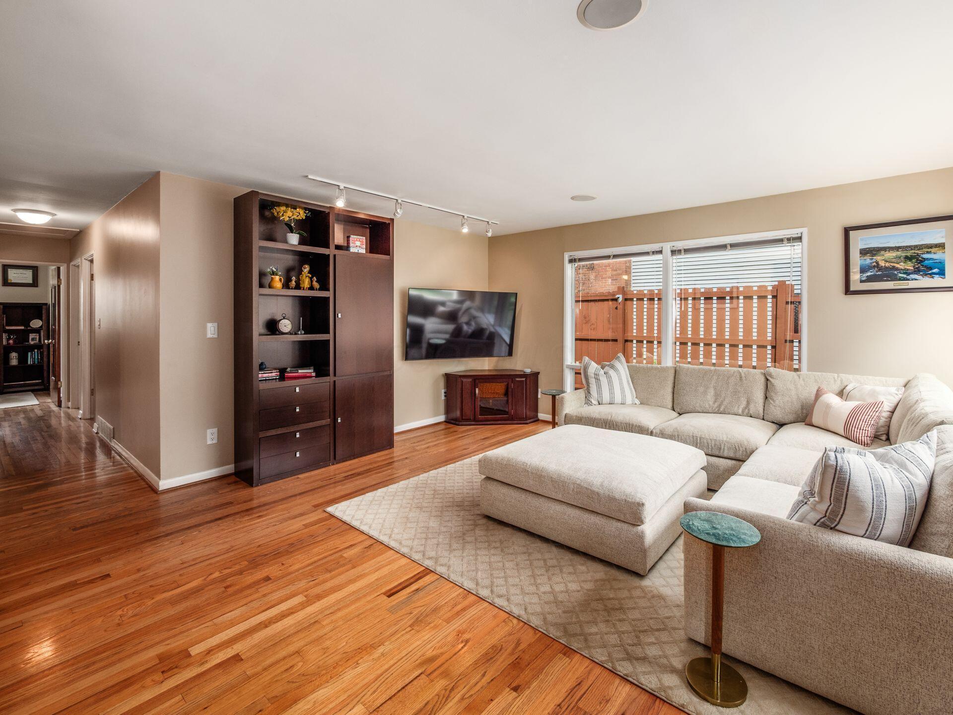 Upper Arlington, Ohio, 43221, United States, 3 Bedrooms Bedrooms, ,2 BathroomsBathrooms,Residential,For Sale,1911210