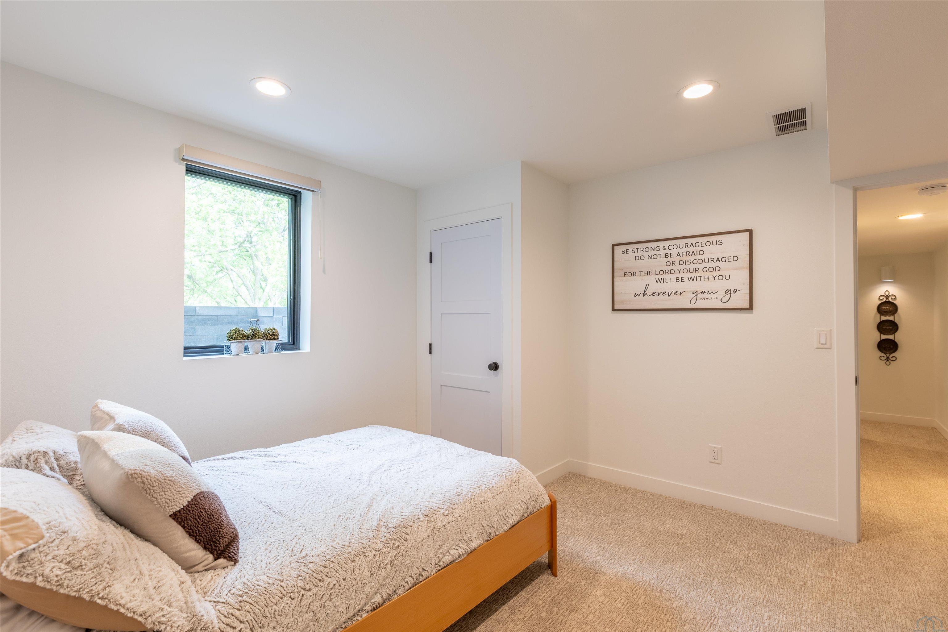 Sioux City, Iowa, 51108, United States, 4 Bedrooms Bedrooms, ,3 BathroomsBathrooms,Residential,For Sale,2048927