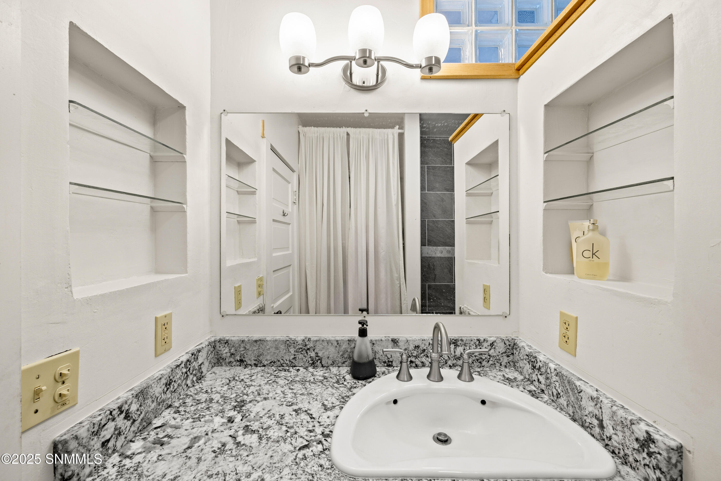 Silver City, New Mexico, 88061, United States, 5 Bedrooms Bedrooms, ,6 BathroomsBathrooms,Residential,For Sale,1986302