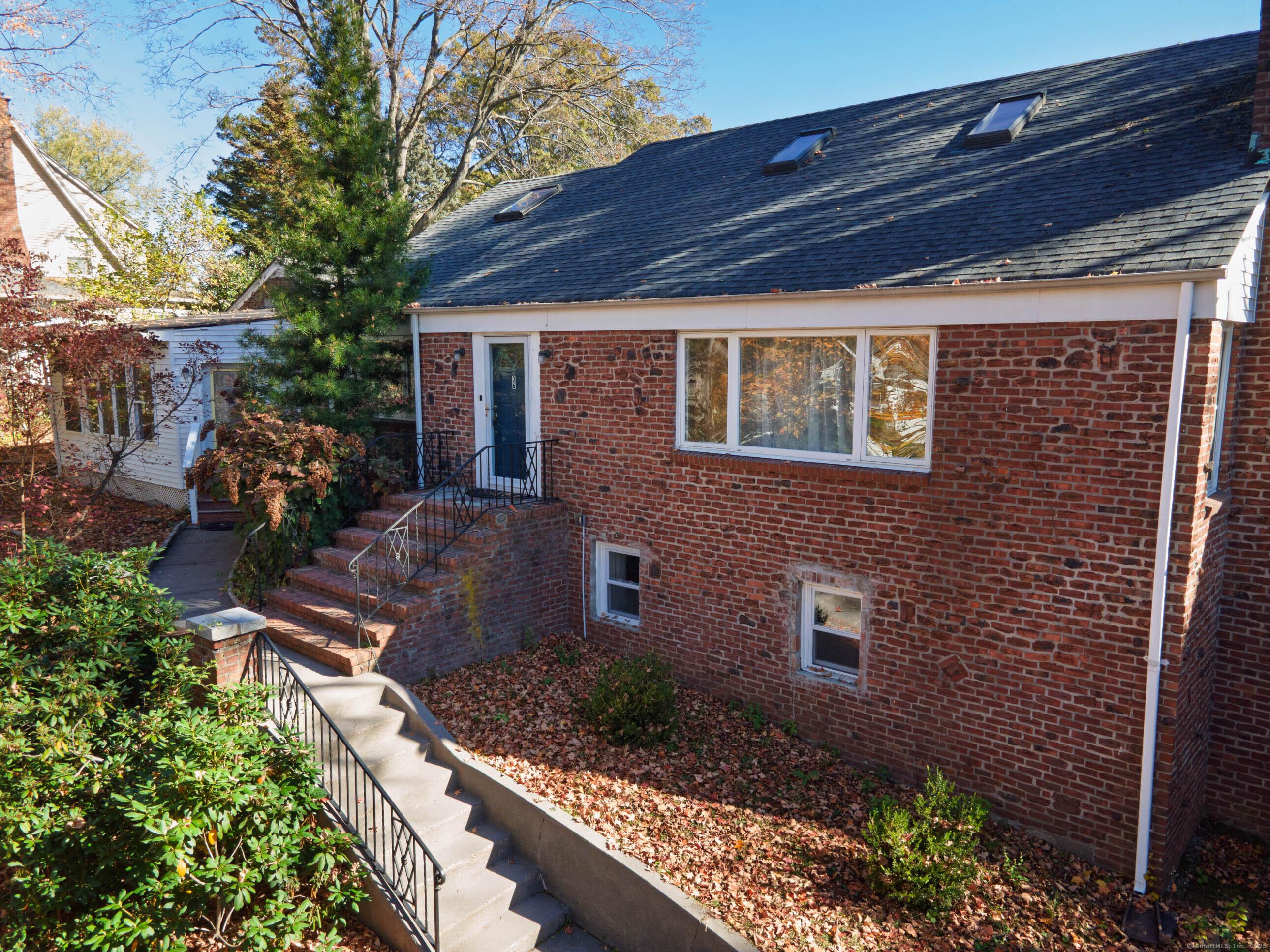 Hamden, Connecticut, 06517, United States, 4 Bedrooms Bedrooms, ,4 BathroomsBathrooms,Residential,For Sale,1982010