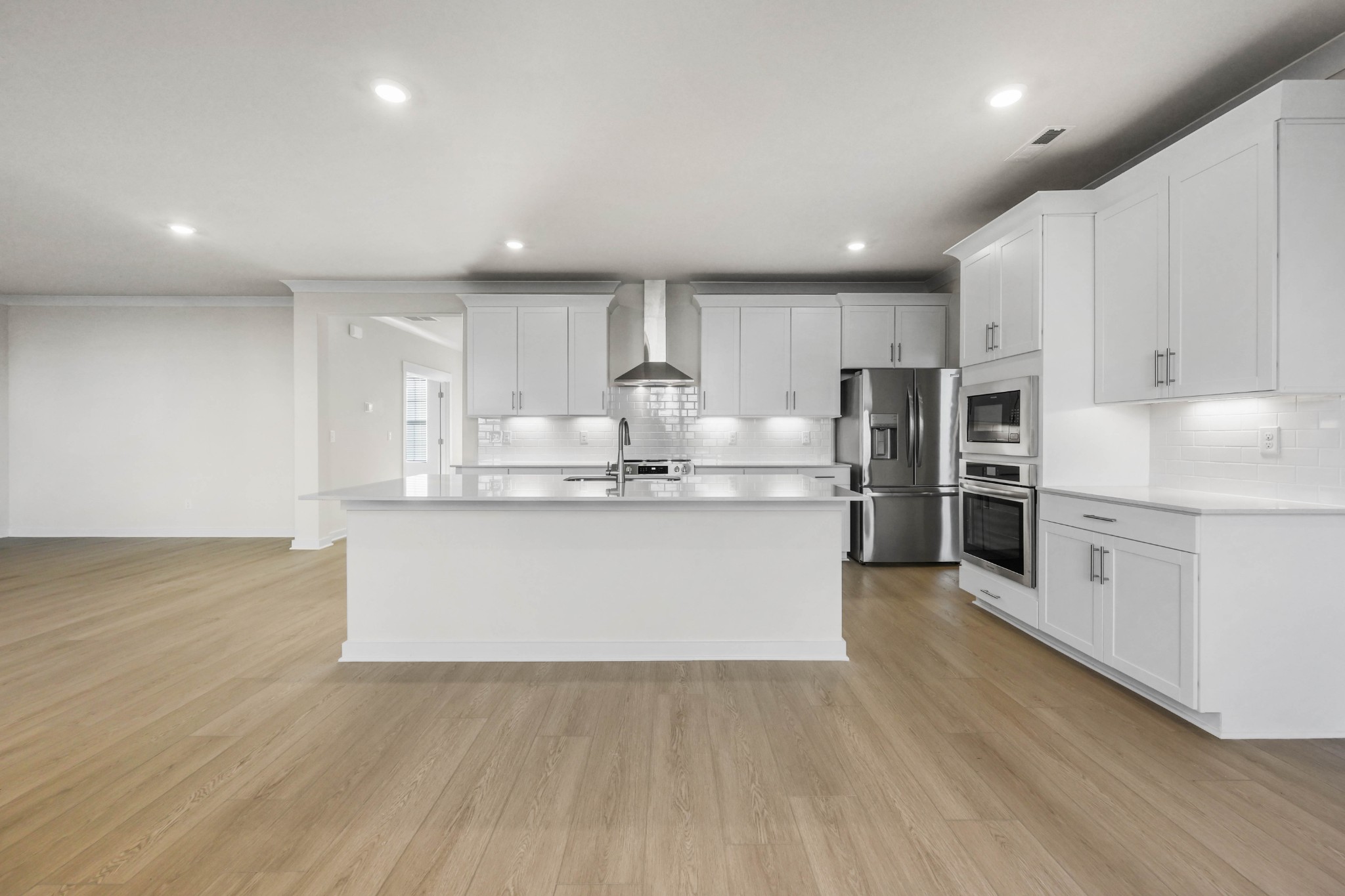 Clarksville, Tennessee, 37043, United States, 5 Bedrooms Bedrooms, ,5 BathroomsBathrooms,Residential,For Sale,1976524