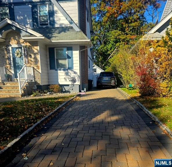 Teaneck, New Jersey, 07666, United States, 3 Bedrooms Bedrooms, ,2 BathroomsBathrooms,Residential,For Sale,1987790