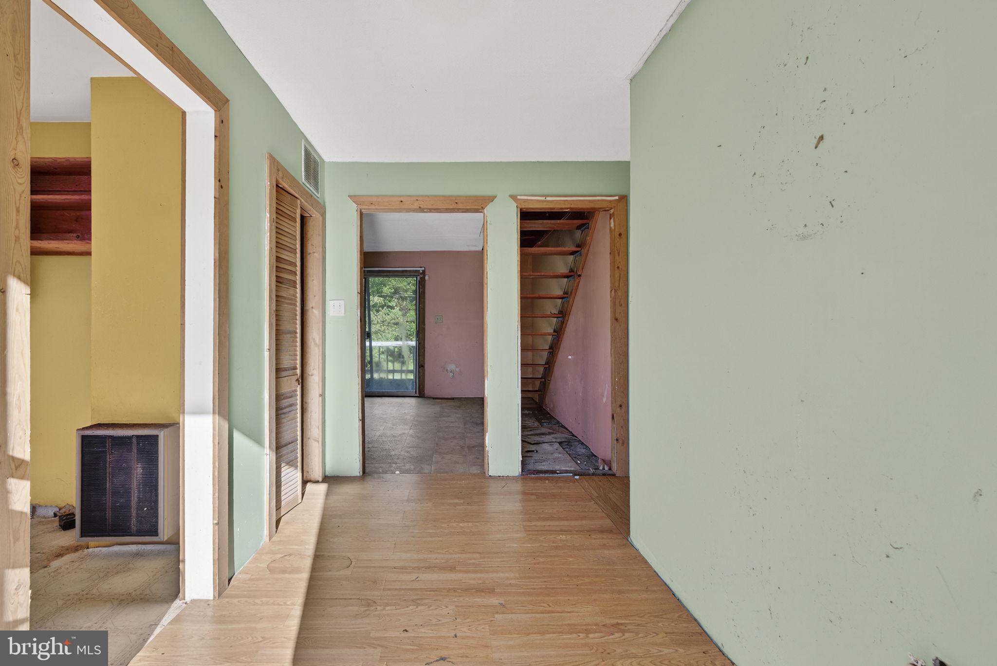 Hume, Virginia, 22639, United States, 7 Bedrooms Bedrooms, ,3 BathroomsBathrooms,Residential,For Sale,1943038