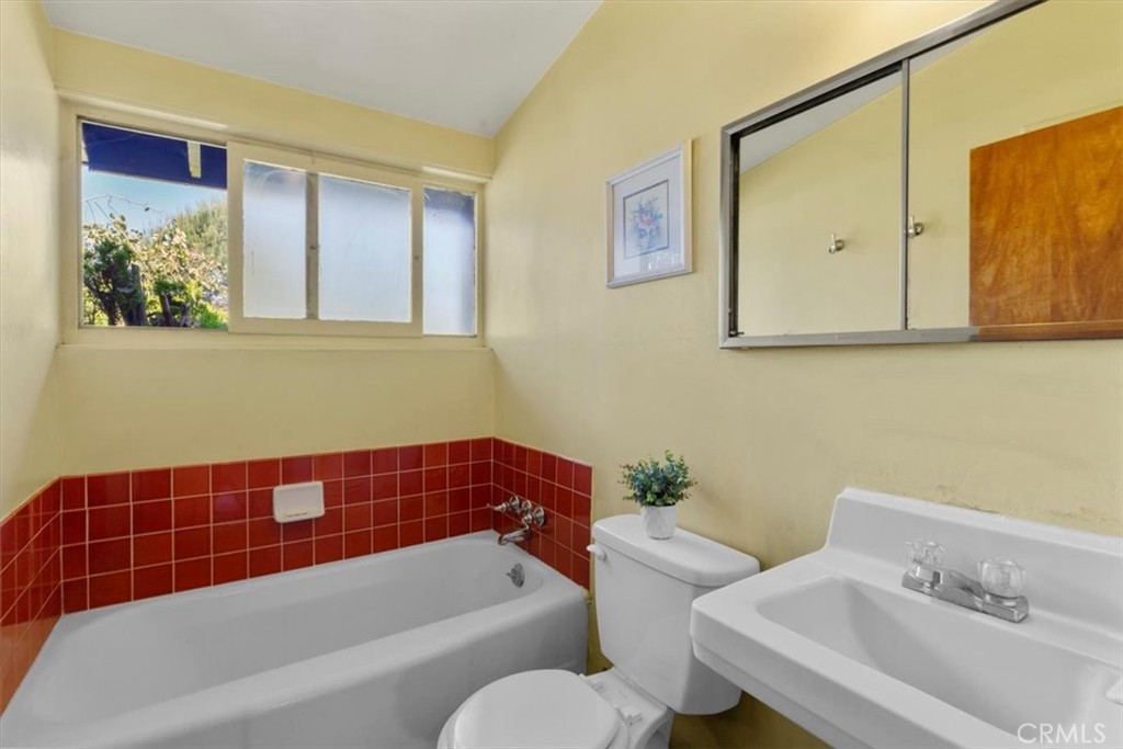 Pomona, California, 91766, United States, 4 Bedrooms Bedrooms, ,2 BathroomsBathrooms,Residential,For Sale,1920904