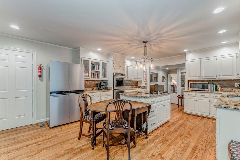 DALTON, Georgia, 30720, United States, 4 Bedrooms Bedrooms, ,4 BathroomsBathrooms,Residential,For Sale,1989438