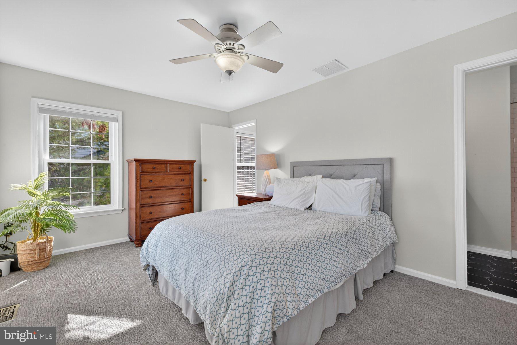 Arlington, Virginia, 22206, United States, ,Residential,For Sale,1992394