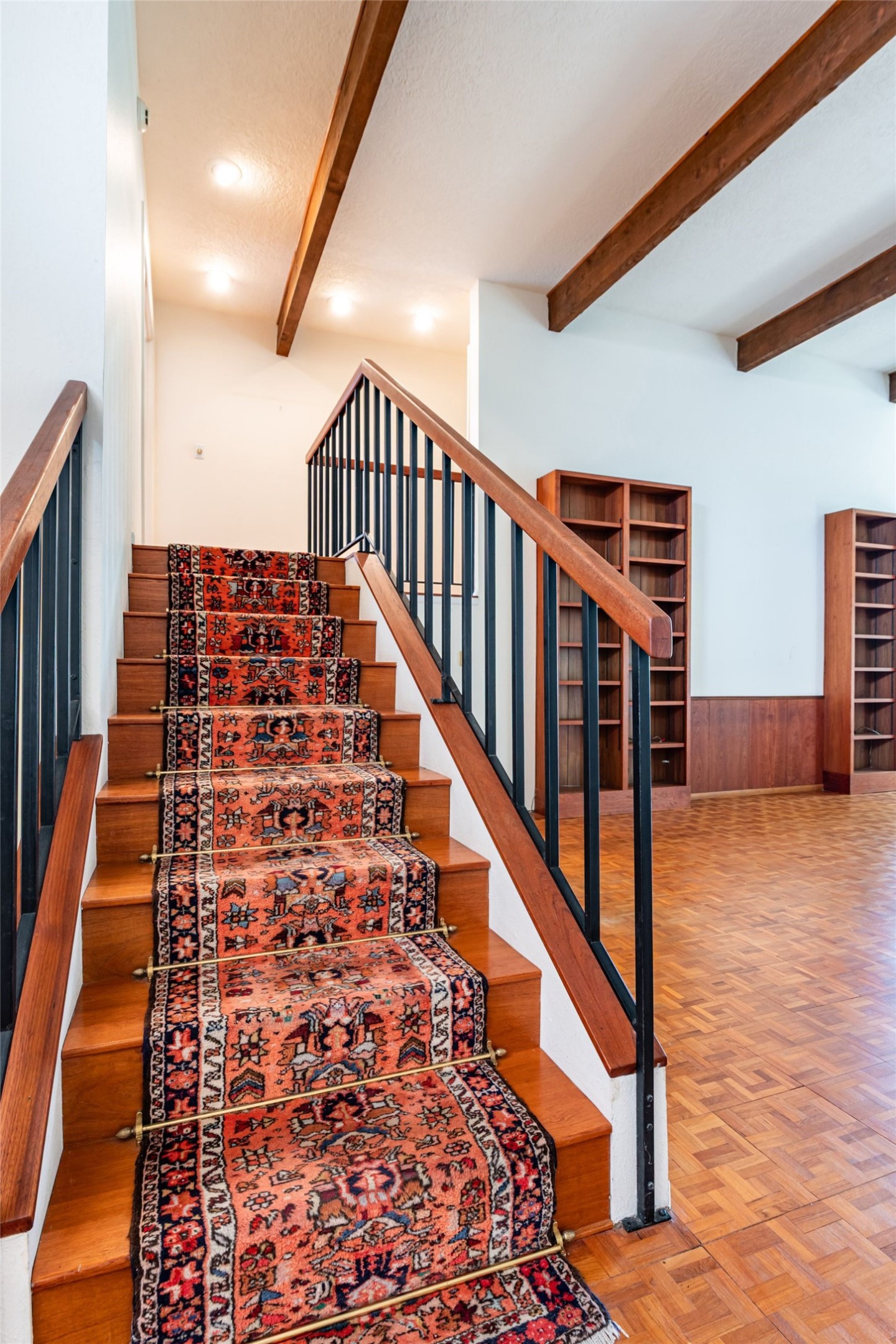  2532 Harold Place NE - 物件實景