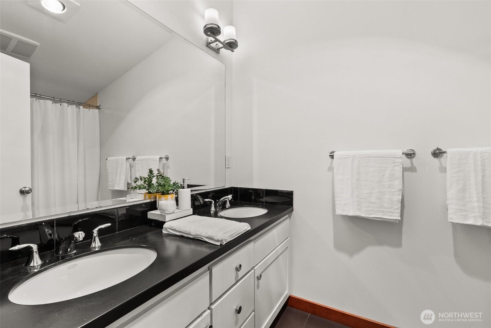 SEATTLE, Washington, 98105, United States, 3 Bedrooms Bedrooms, ,3 BathroomsBathrooms,Residential,For Sale,1875304